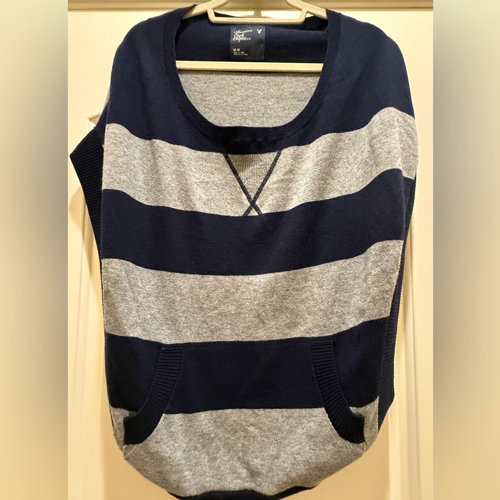 NWOT-American Eagle Outfitters Women’s Sweater in Navy and Gray